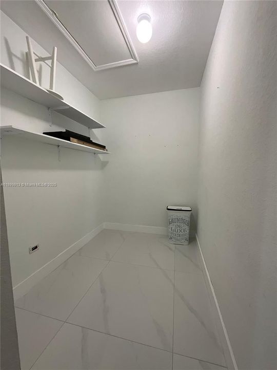 Под контрактом: $3,200 (4 спален, 2 ванн, 1632 Квадратных фут)