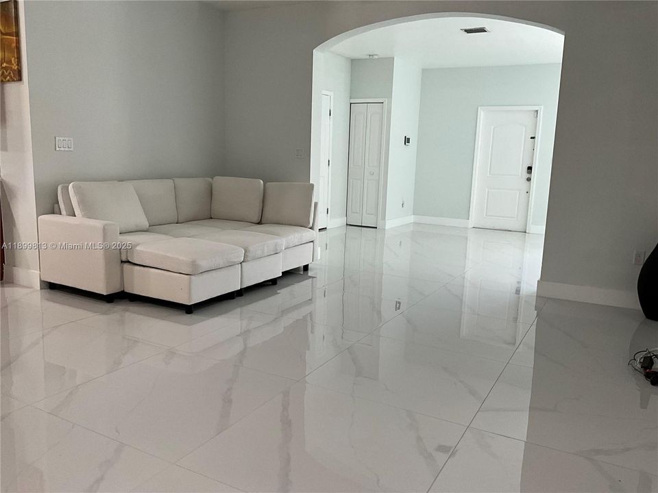 Под контрактом: $3,200 (4 спален, 2 ванн, 1632 Квадратных фут)