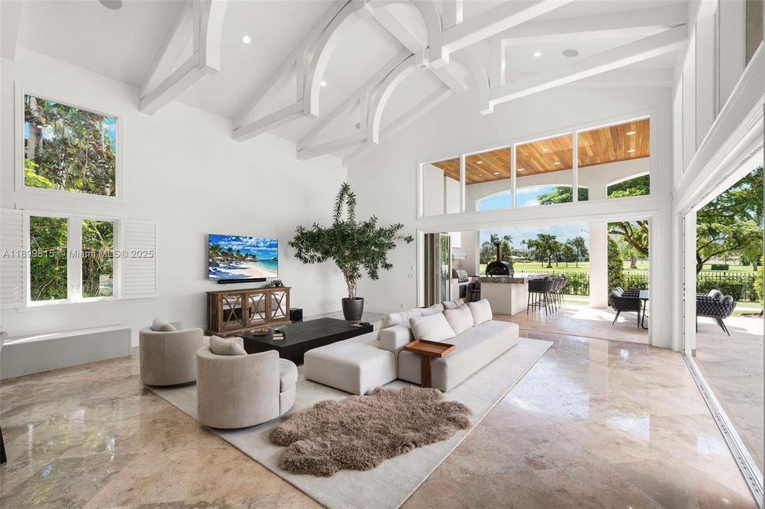 For Sale: $6,295,000 (6 beds, 7 baths, 8267 Square Feet)