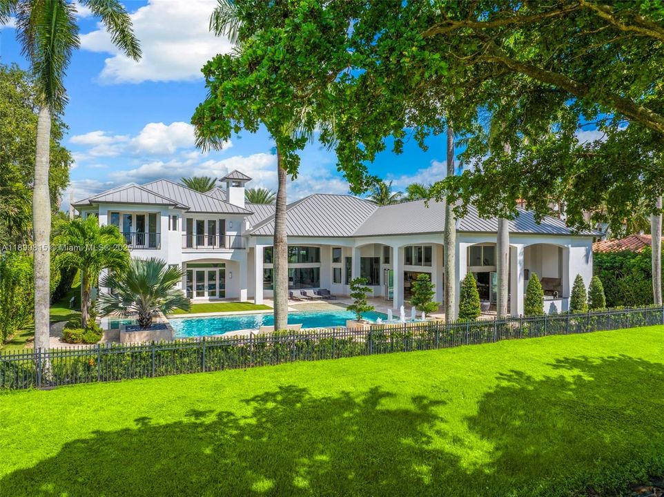 For Sale: $6,295,000 (6 beds, 7 baths, 8267 Square Feet)