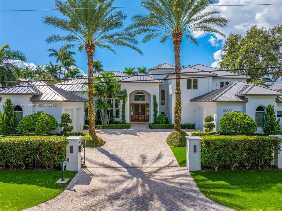 For Sale: $6,295,000 (6 beds, 7 baths, 8267 Square Feet)
