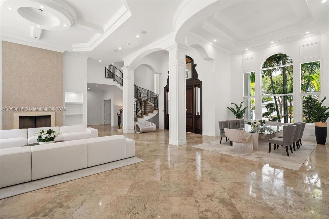 For Sale: $6,295,000 (6 beds, 7 baths, 8267 Square Feet)