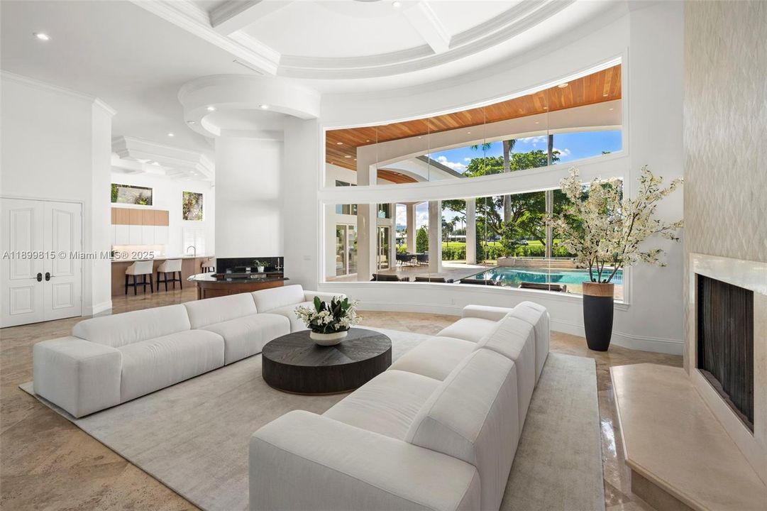 For Sale: $6,295,000 (6 beds, 7 baths, 8267 Square Feet)