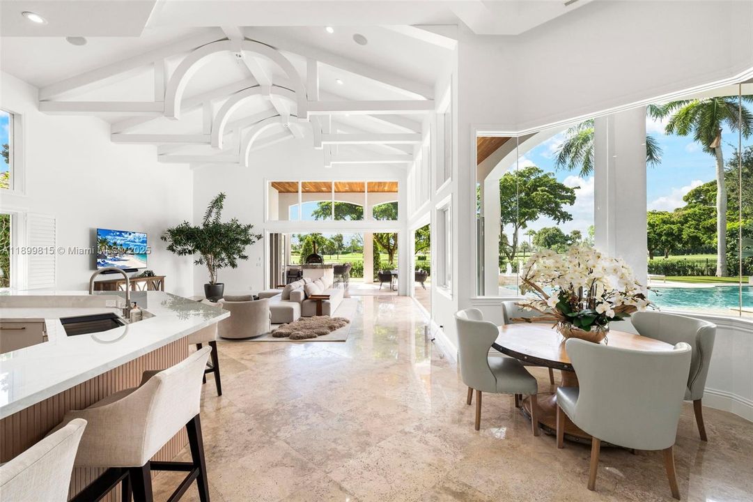 For Sale: $6,295,000 (6 beds, 7 baths, 8267 Square Feet)