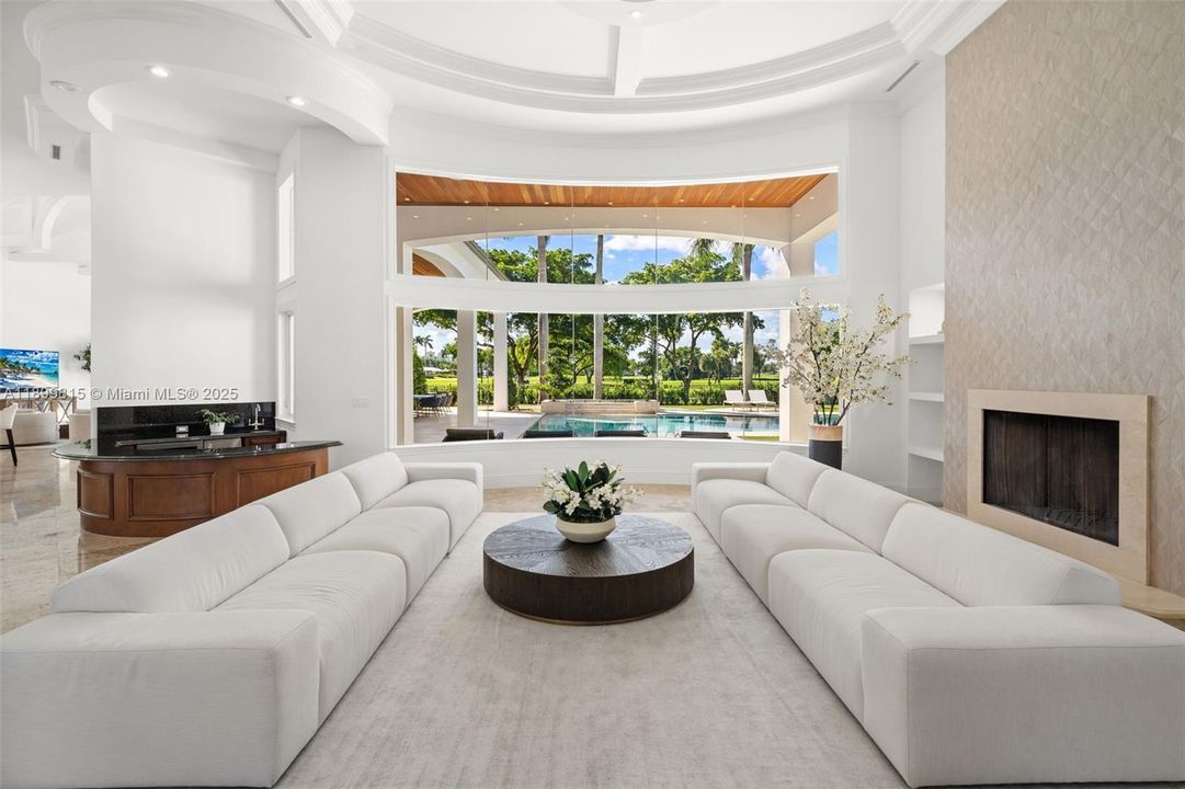 For Sale: $6,295,000 (6 beds, 7 baths, 8267 Square Feet)