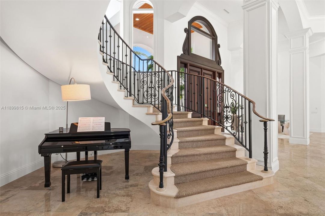 For Sale: $6,295,000 (6 beds, 7 baths, 8267 Square Feet)
