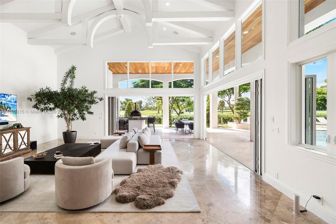 For Sale: $6,295,000 (6 beds, 7 baths, 8267 Square Feet)