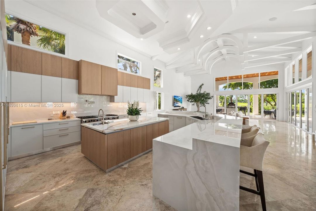 For Sale: $6,295,000 (6 beds, 7 baths, 8267 Square Feet)