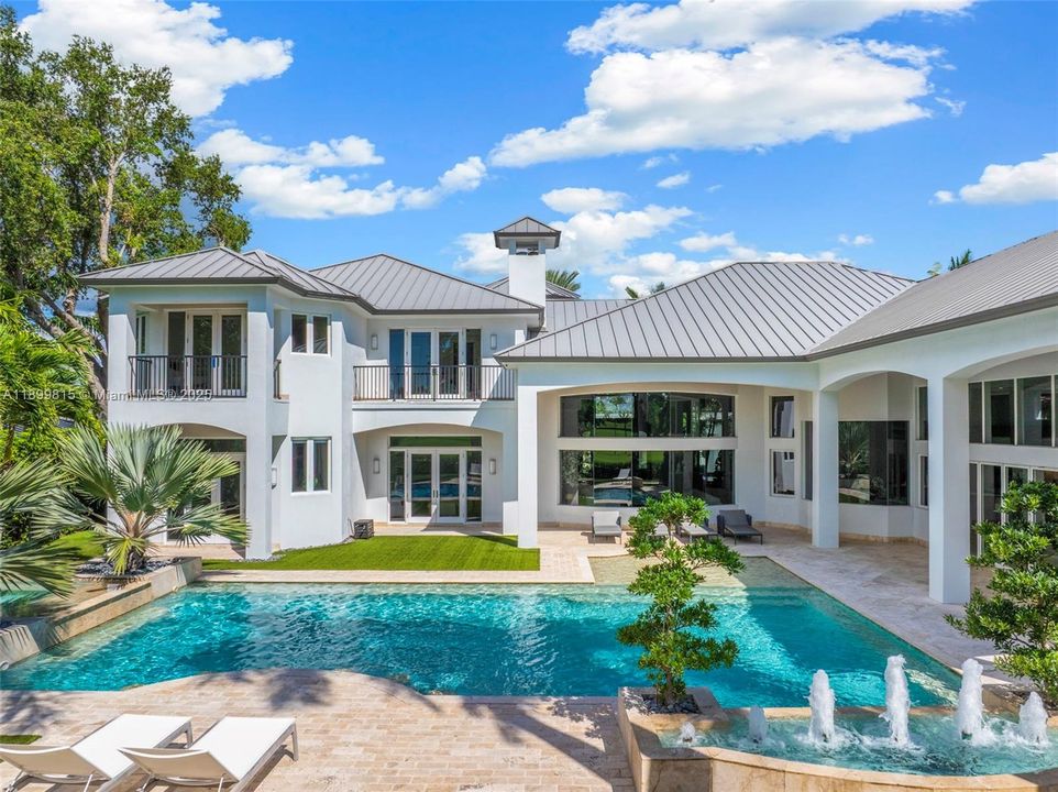 For Sale: $6,295,000 (6 beds, 7 baths, 8267 Square Feet)