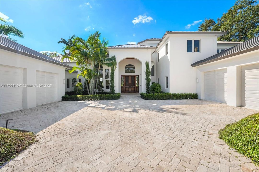 For Sale: $6,295,000 (6 beds, 7 baths, 8267 Square Feet)