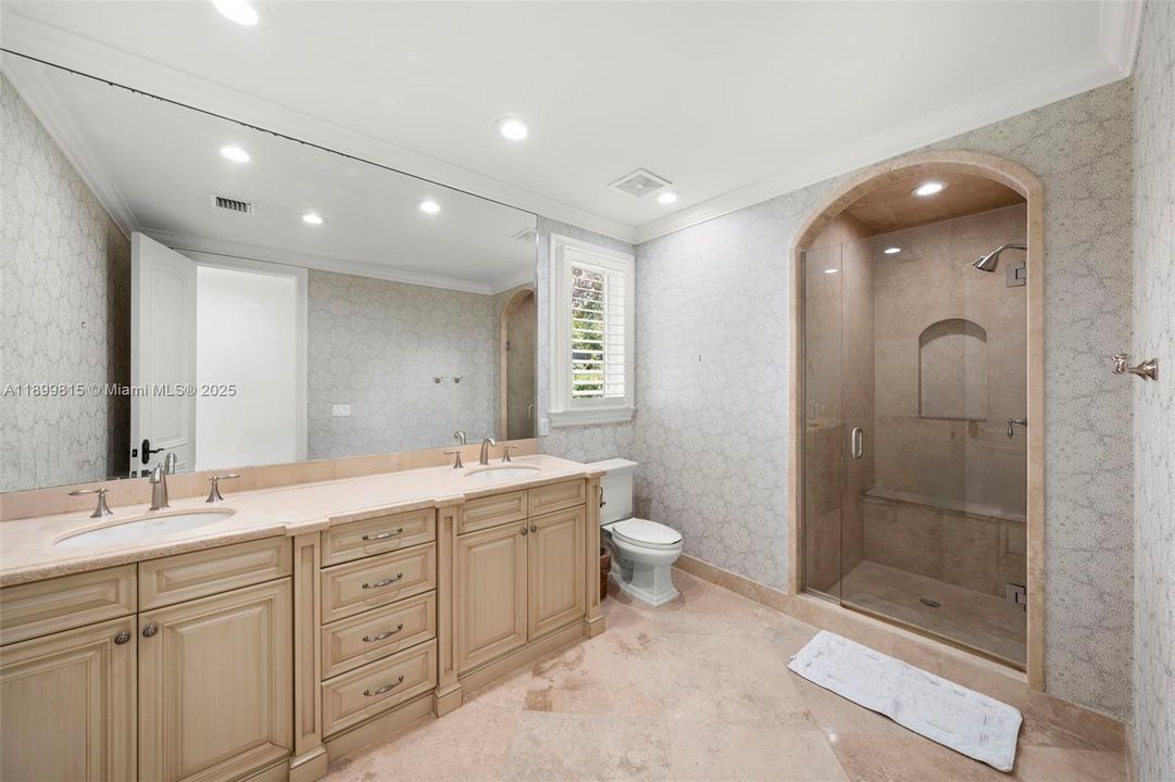 For Sale: $6,295,000 (6 beds, 7 baths, 8267 Square Feet)