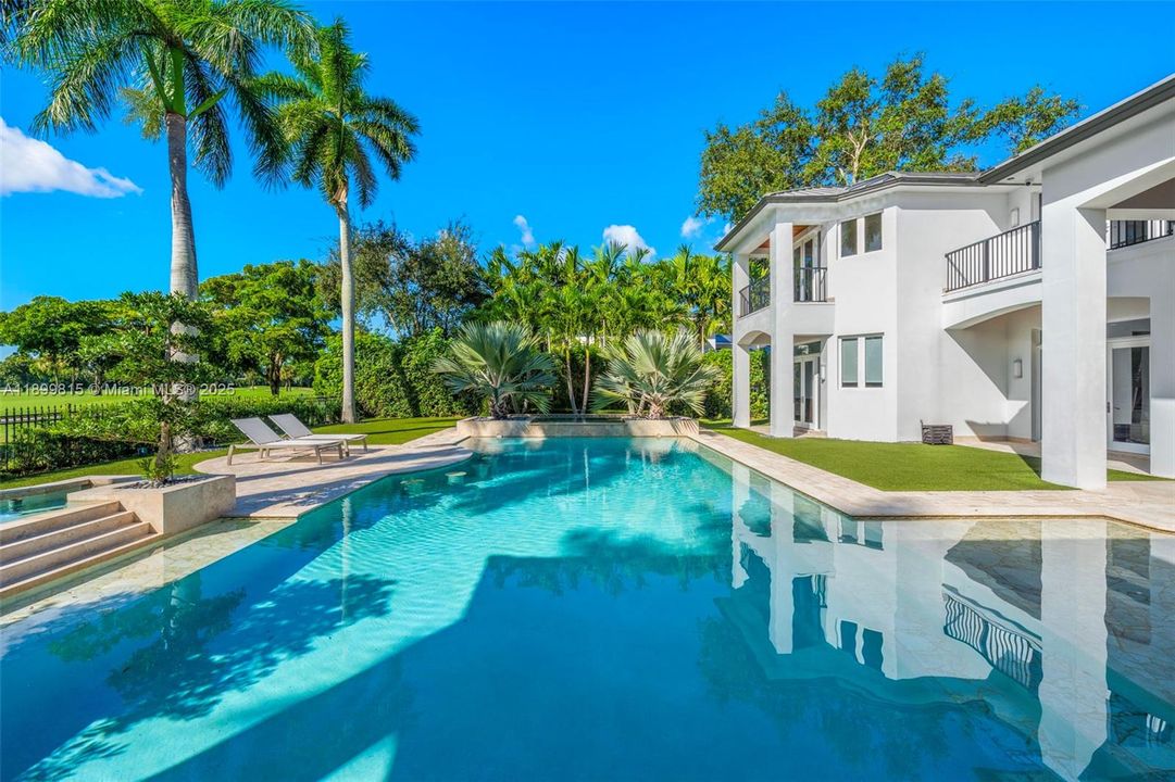 For Sale: $6,295,000 (6 beds, 7 baths, 8267 Square Feet)