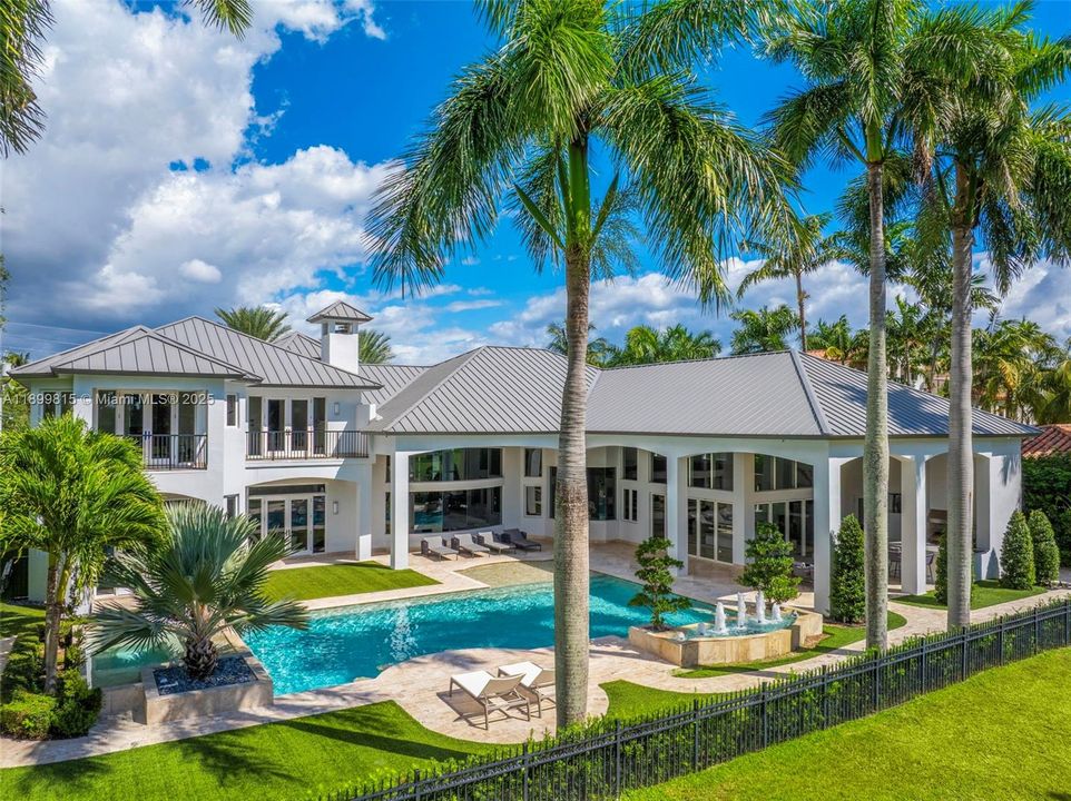 For Sale: $6,295,000 (6 beds, 7 baths, 8267 Square Feet)