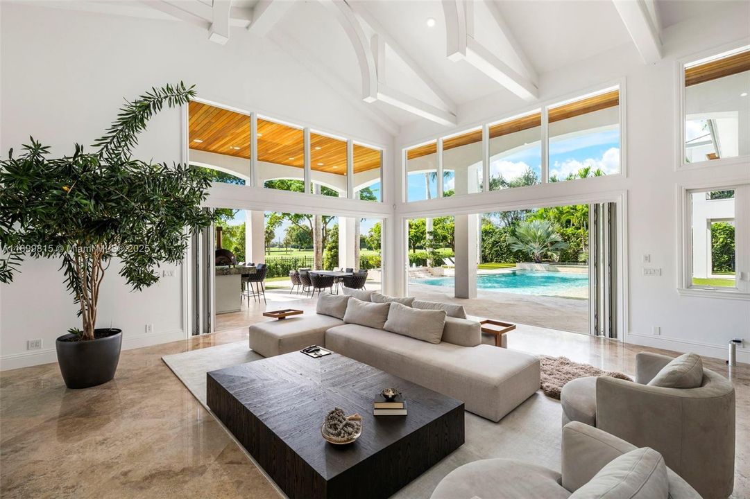 For Sale: $6,295,000 (6 beds, 7 baths, 8267 Square Feet)