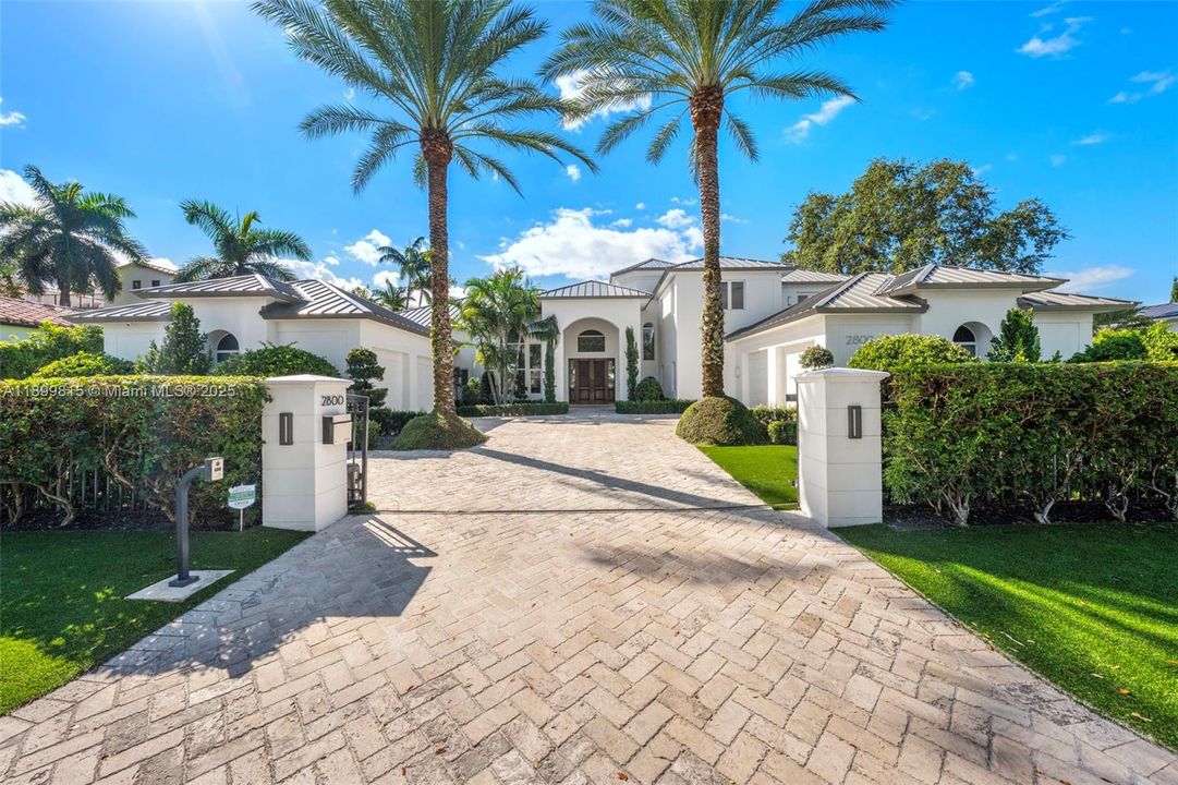 For Sale: $6,295,000 (6 beds, 7 baths, 8267 Square Feet)