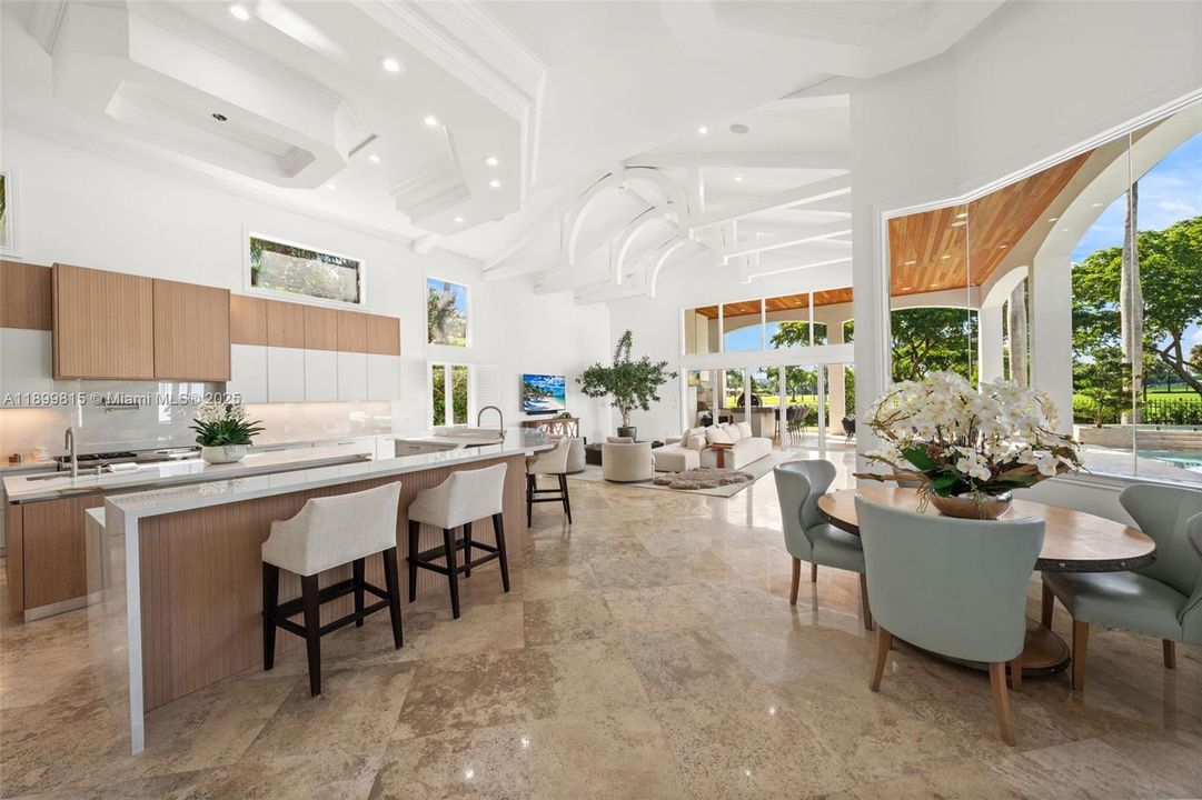 For Sale: $6,295,000 (6 beds, 7 baths, 8267 Square Feet)