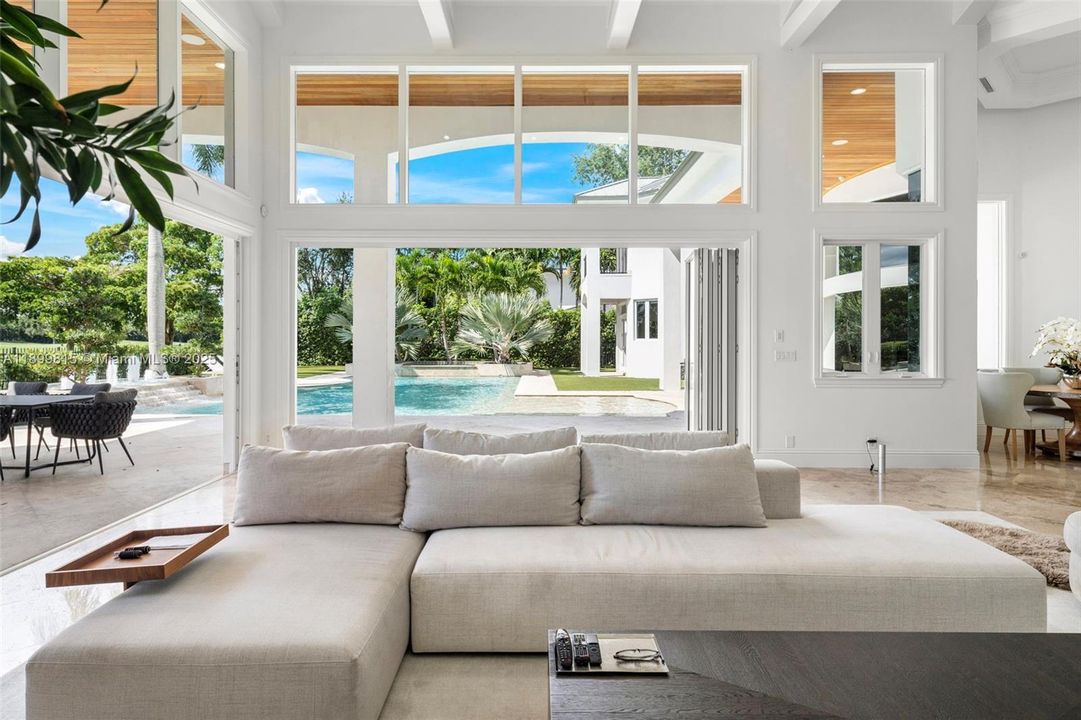 For Sale: $6,295,000 (6 beds, 7 baths, 8267 Square Feet)