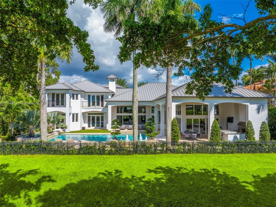 For Sale: $6,295,000 (6 beds, 7 baths, 8267 Square Feet)