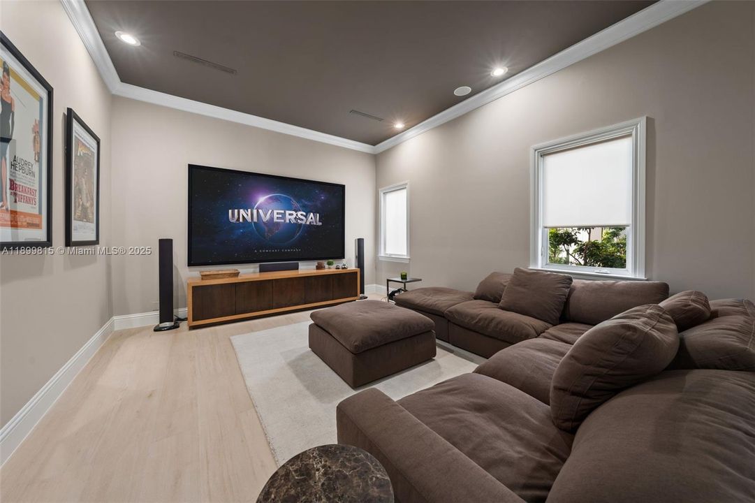 For Sale: $6,295,000 (6 beds, 7 baths, 8267 Square Feet)