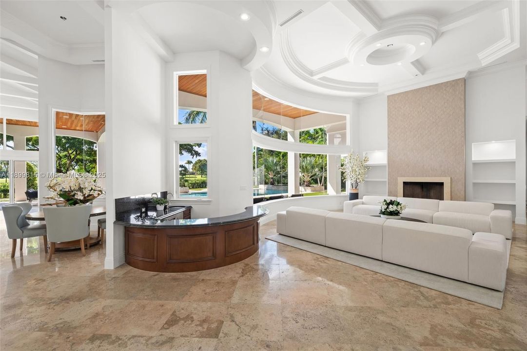 For Sale: $6,295,000 (6 beds, 7 baths, 8267 Square Feet)