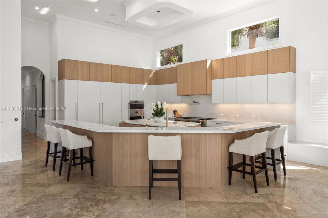 For Sale: $6,295,000 (6 beds, 7 baths, 8267 Square Feet)