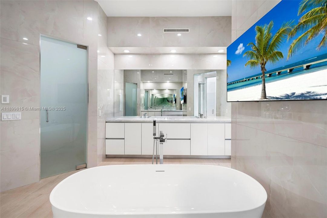 For Sale: $6,295,000 (6 beds, 7 baths, 8267 Square Feet)