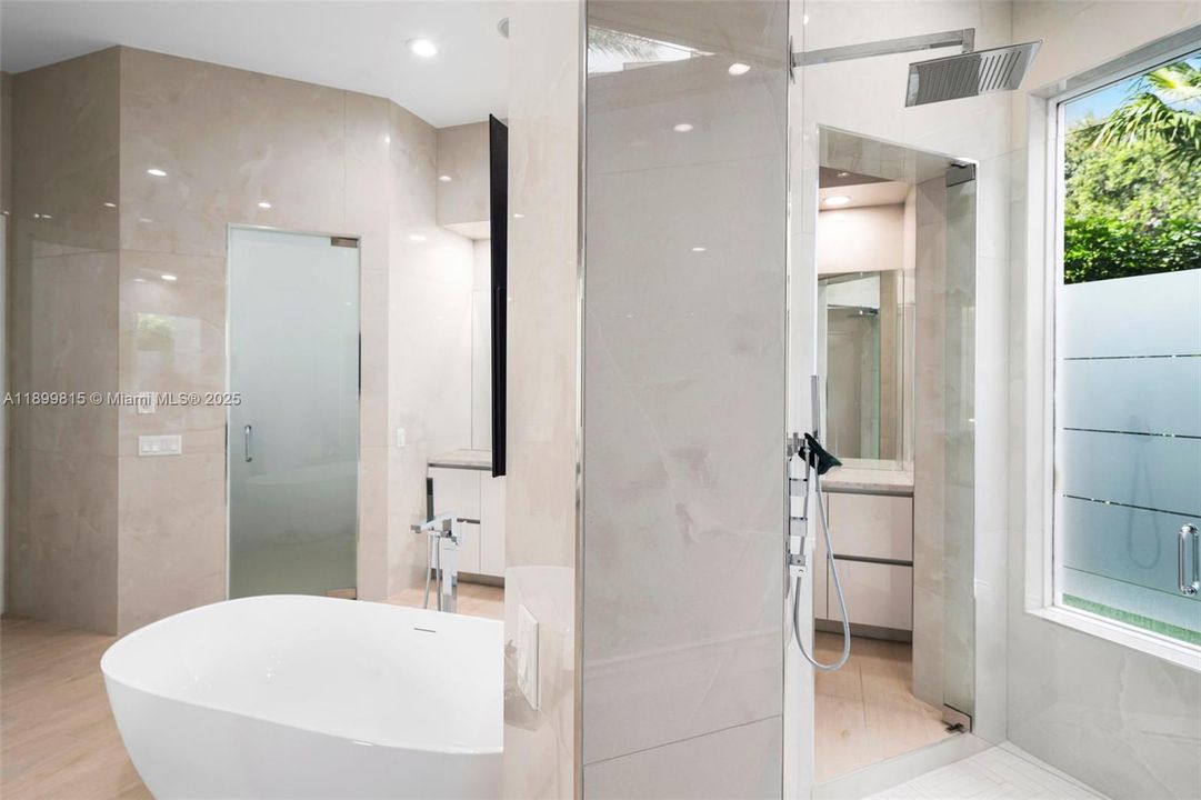 For Sale: $6,295,000 (6 beds, 7 baths, 8267 Square Feet)