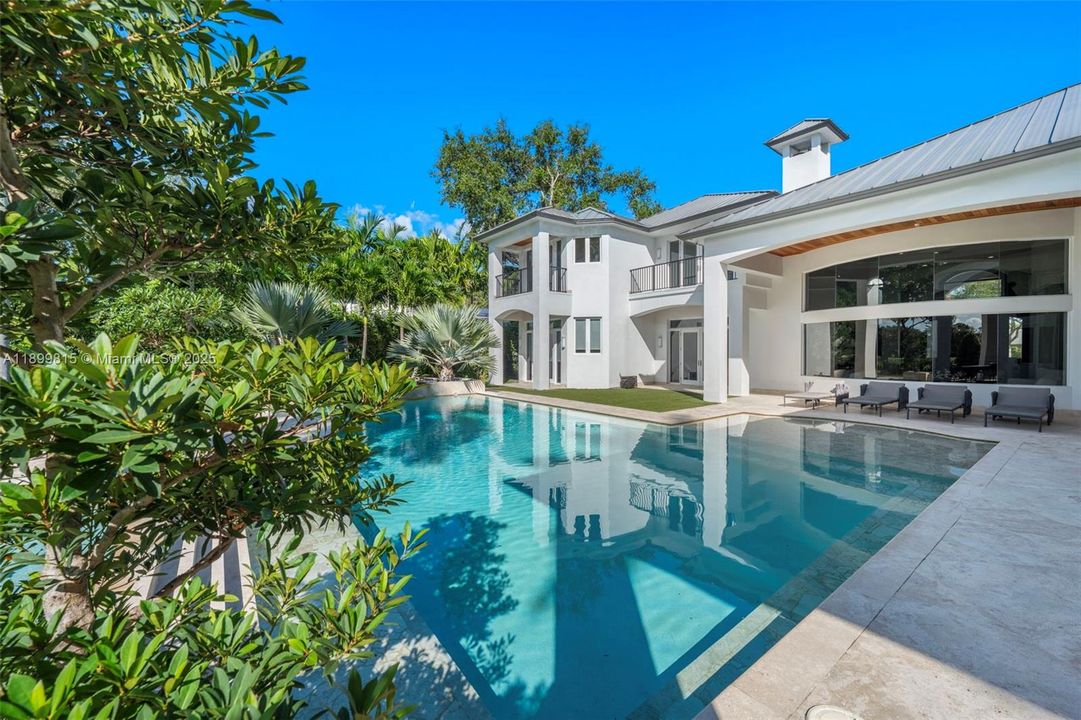 For Sale: $6,295,000 (6 beds, 7 baths, 8267 Square Feet)