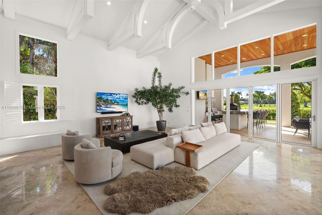 For Sale: $6,295,000 (6 beds, 7 baths, 8267 Square Feet)