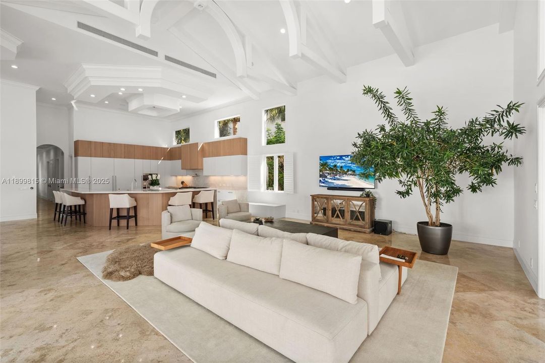 For Sale: $6,295,000 (6 beds, 7 baths, 8267 Square Feet)