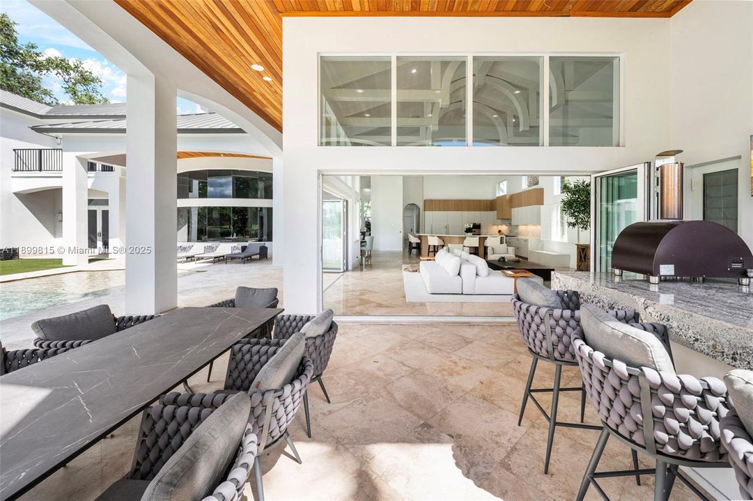 For Sale: $6,295,000 (6 beds, 7 baths, 8267 Square Feet)