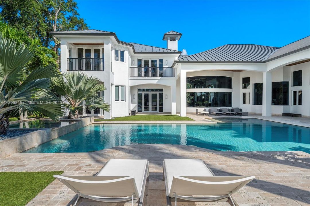 For Sale: $6,295,000 (6 beds, 7 baths, 8267 Square Feet)