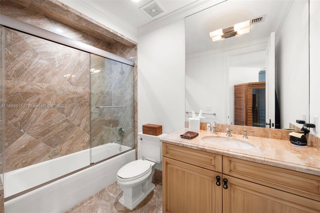 For Sale: $6,295,000 (6 beds, 7 baths, 8267 Square Feet)