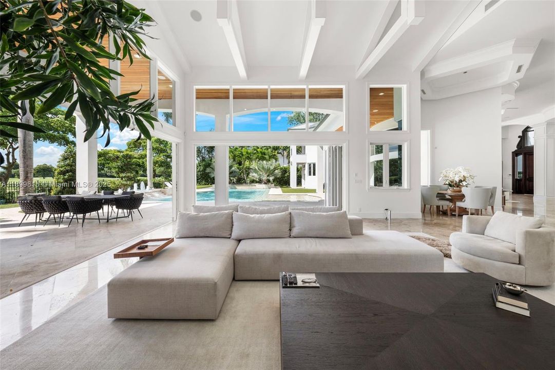 For Sale: $6,295,000 (6 beds, 7 baths, 8267 Square Feet)