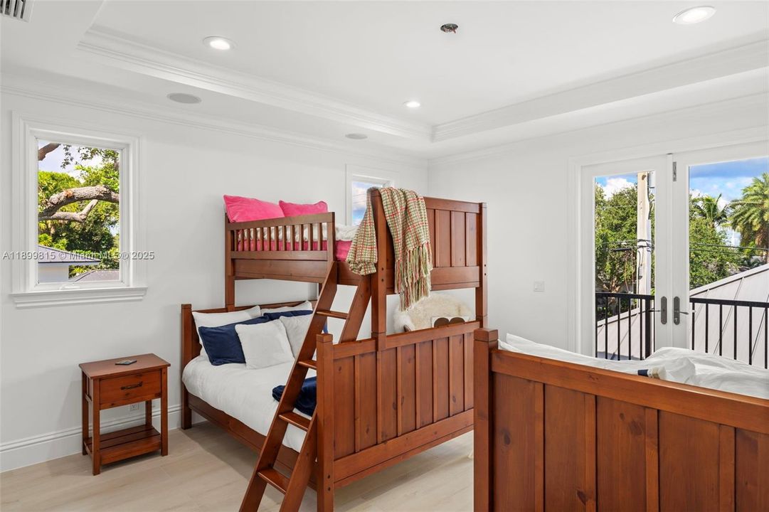 For Sale: $6,295,000 (6 beds, 7 baths, 8267 Square Feet)