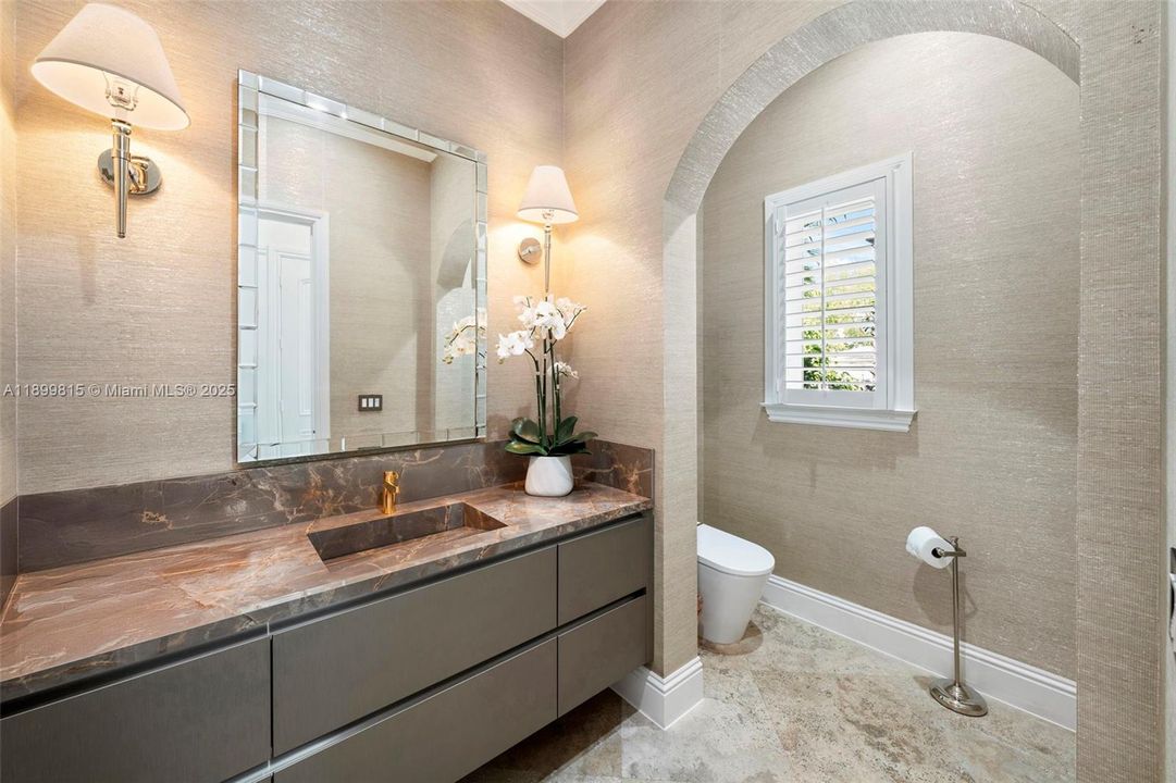 For Sale: $6,295,000 (6 beds, 7 baths, 8267 Square Feet)