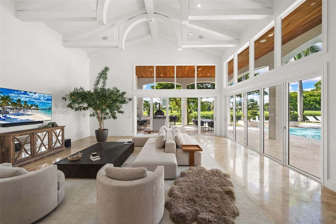 For Sale: $6,295,000 (6 beds, 7 baths, 8267 Square Feet)