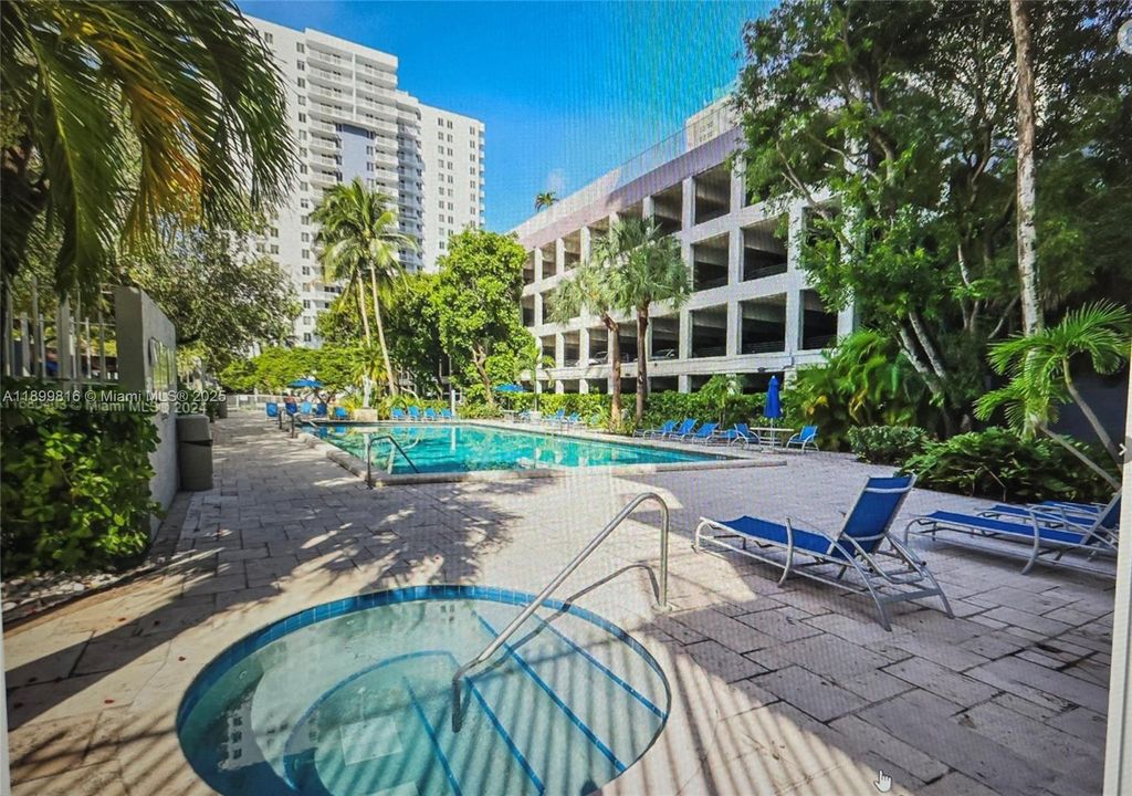 Recently Rented: $2,300 (1 beds, 1 baths, 593 Square Feet)