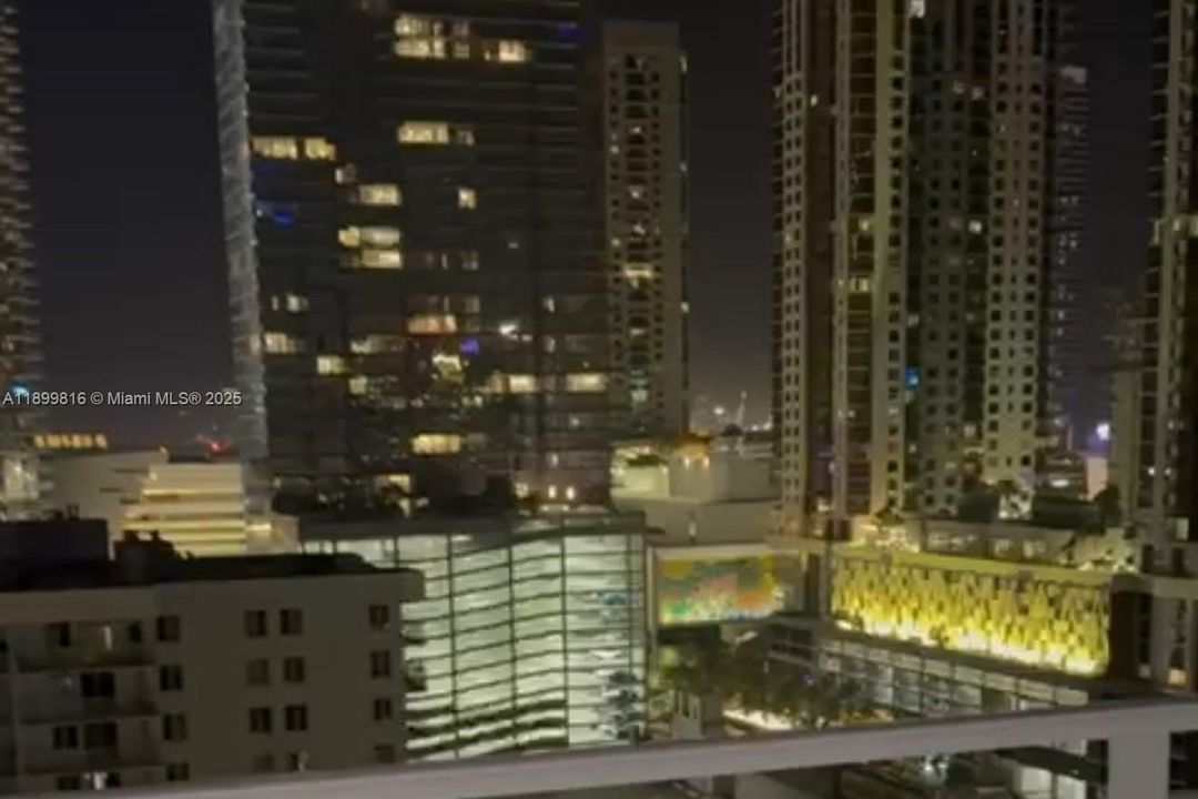 Recently Rented: $2,300 (1 beds, 1 baths, 593 Square Feet)