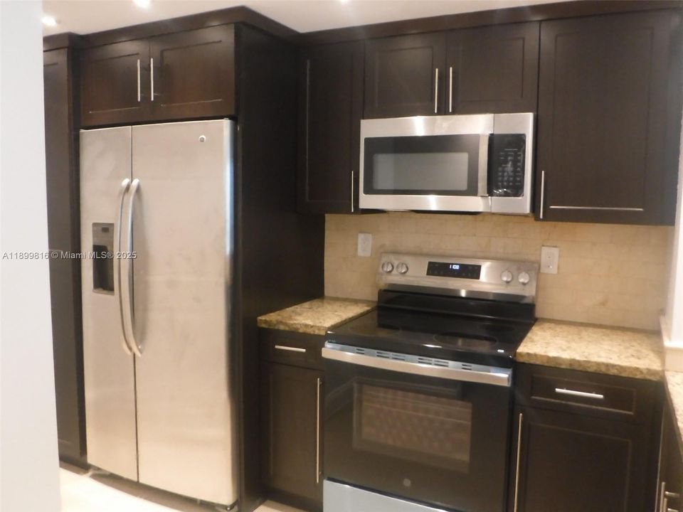 Recently Rented: $2,300 (1 beds, 1 baths, 593 Square Feet)