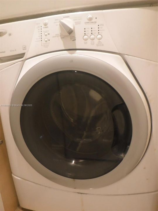 Recently Rented: $2,300 (1 beds, 1 baths, 593 Square Feet)