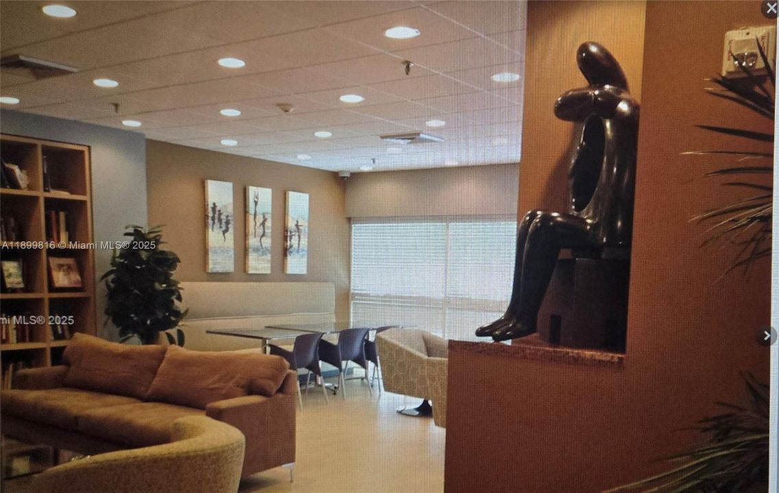 Recently Rented: $2,300 (1 beds, 1 baths, 593 Square Feet)