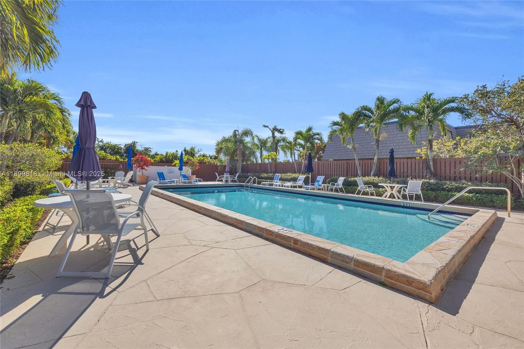 Recently Sold: $449,000 (2 beds, 2 baths, 1288 Square Feet)