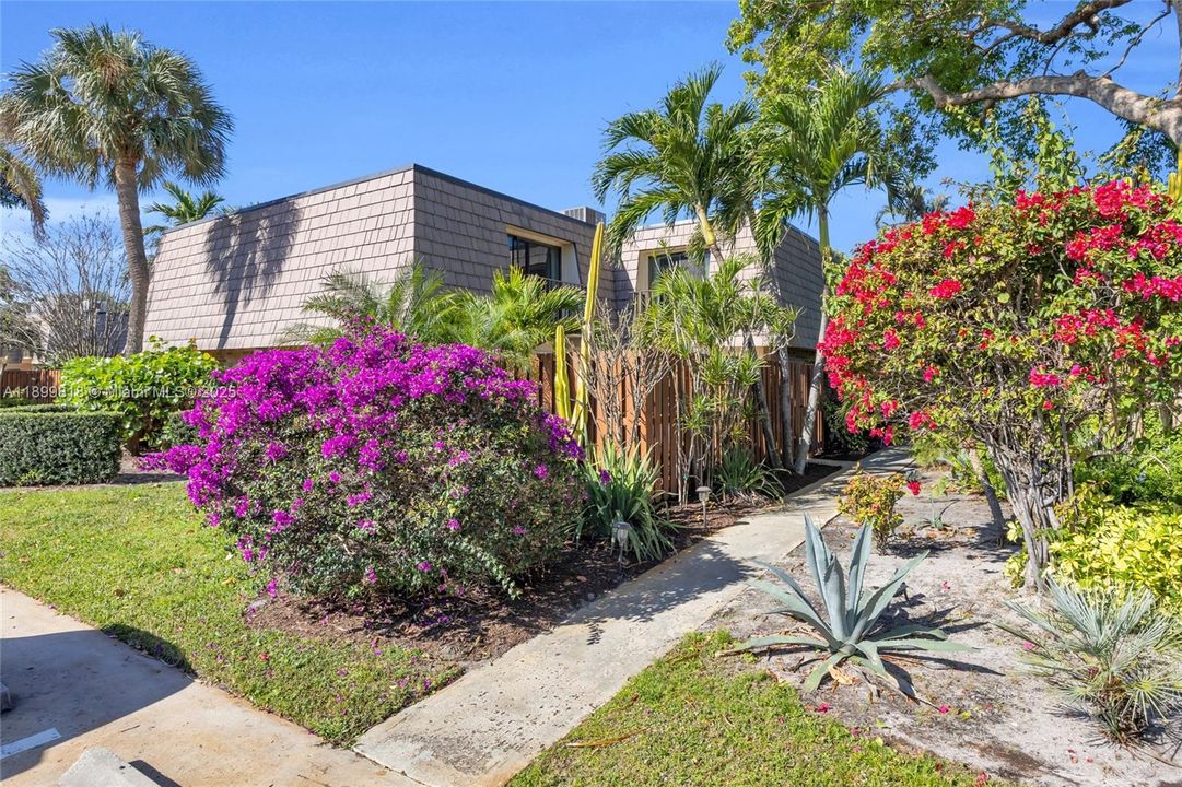 Recently Sold: $449,000 (2 beds, 2 baths, 1288 Square Feet)