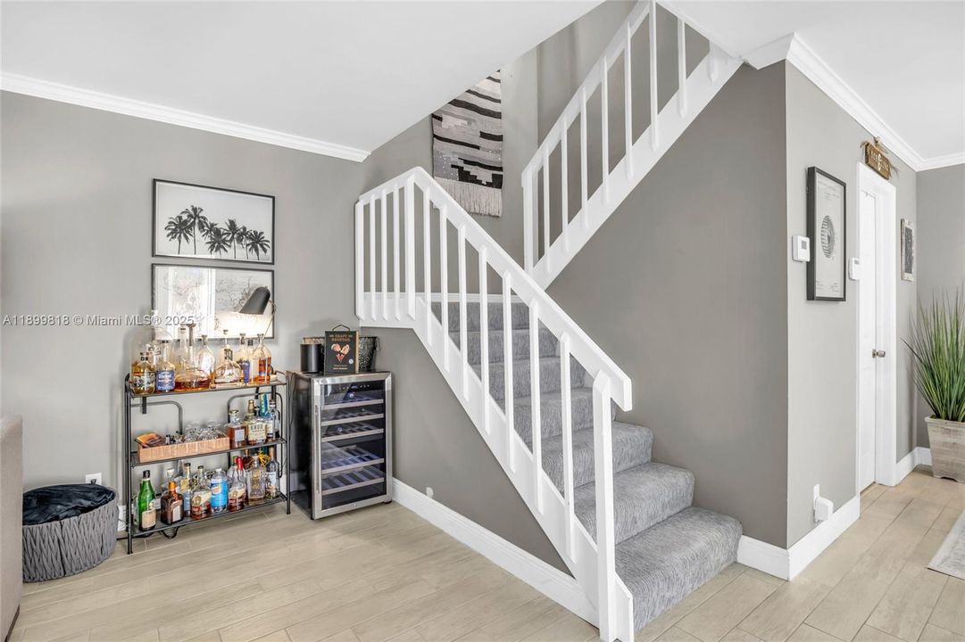 Extra nook for bar area or desk