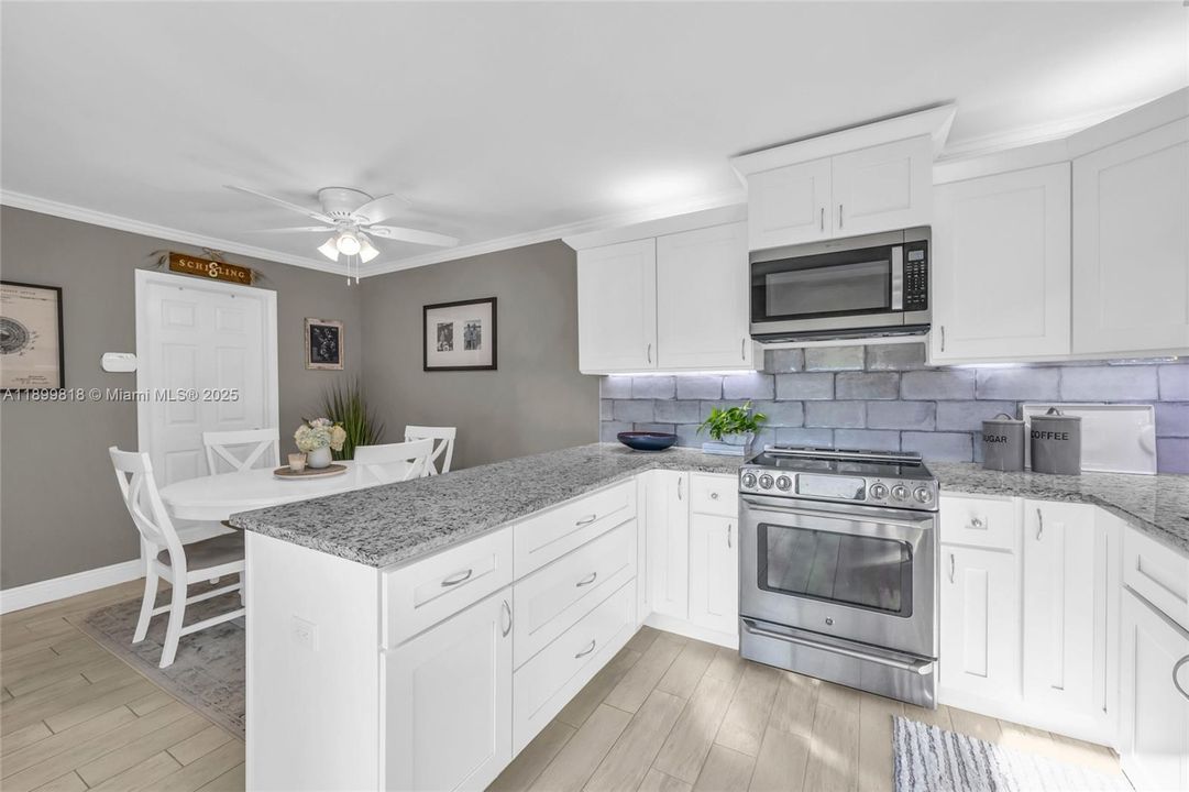 Recently Sold: $449,000 (2 beds, 2 baths, 1288 Square Feet)