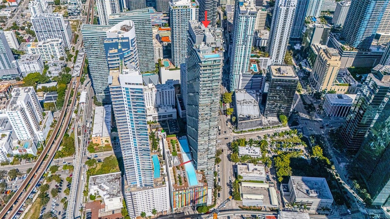 Recently Rented: $4,250 (1 beds, 1 baths, 977 Square Feet)