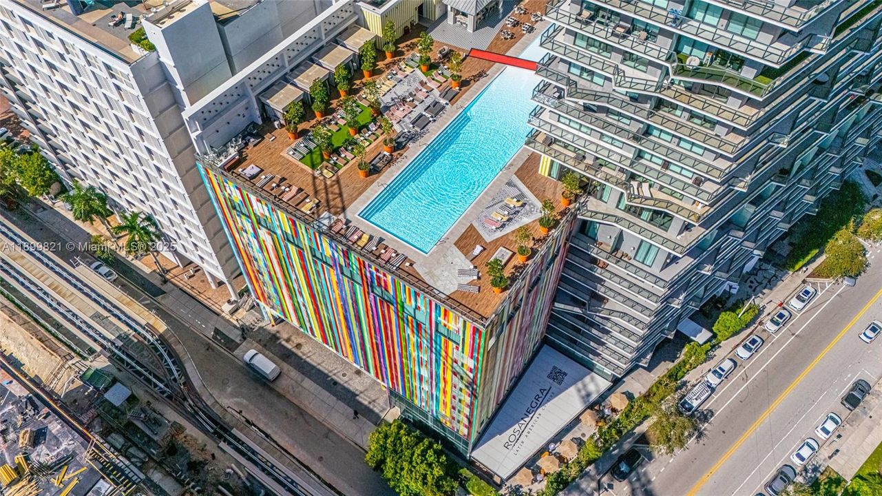 Recently Rented: $4,250 (1 beds, 1 baths, 977 Square Feet)