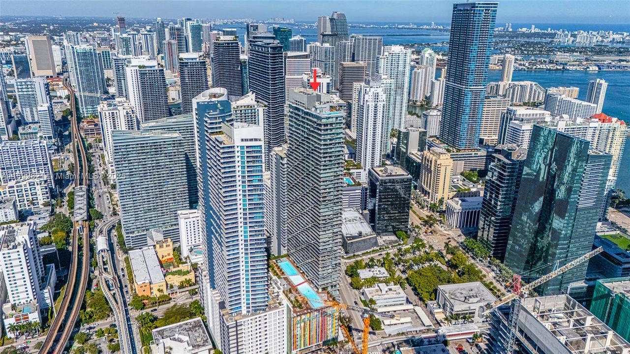 Recently Rented: $4,250 (1 beds, 1 baths, 977 Square Feet)