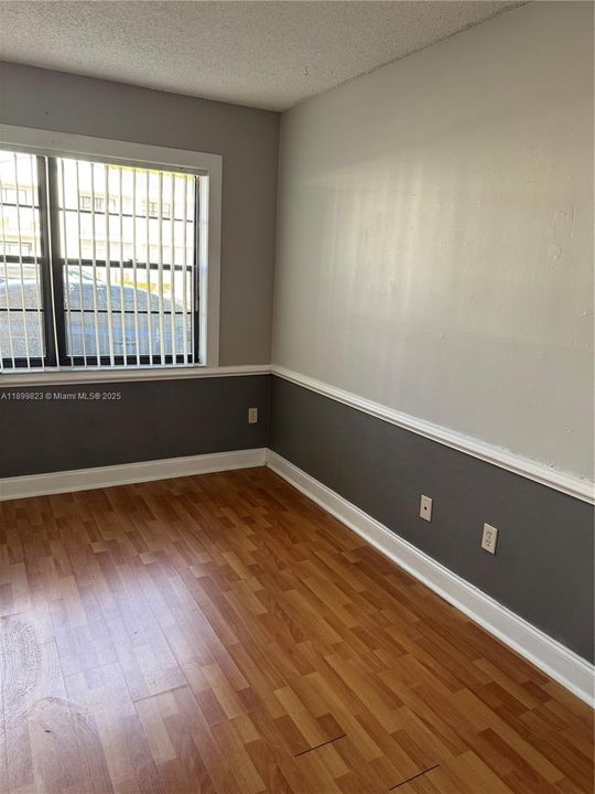 Active With Contract: $2,250 (2 beds, 2 baths, 900 Square Feet)